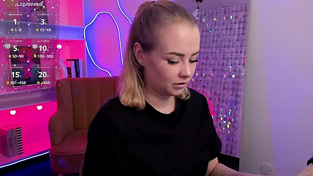 StephanieSweety online show from March 10, 5:17 pm