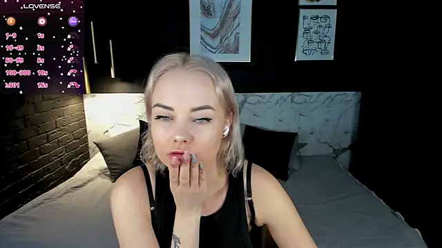 StephanieSweety online show from January 31, 8:43 am