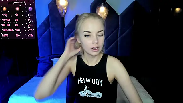 StephanieSweety online show from February 3, 11:53 am