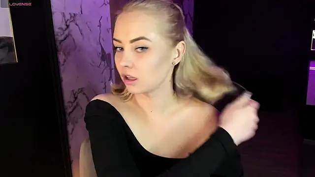 StephanieSweety online show from April 15, 8:20 pm