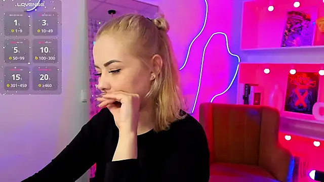 StephanieSweety online show from April 6, 5:25 pm