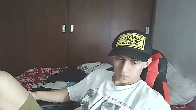 Snapshot of aresholland chatting on November 13, 8:57 pm aresholland online show from November 13, 8:57 pm