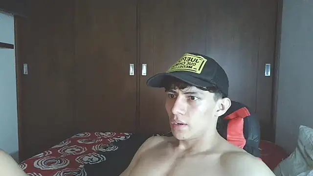 Snapshot of aresholland chatting on November 2, 3:22 am aresholland online show from November 2, 3:22 am