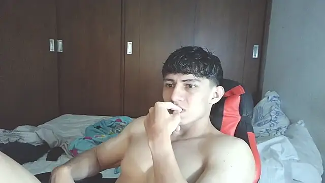 Snapshot of aresholland chatting on November 17, 2:15 am aresholland online show from November 17, 2:15 am