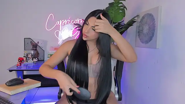 Korina Saenz01 online show from November 24, 7:14 pm