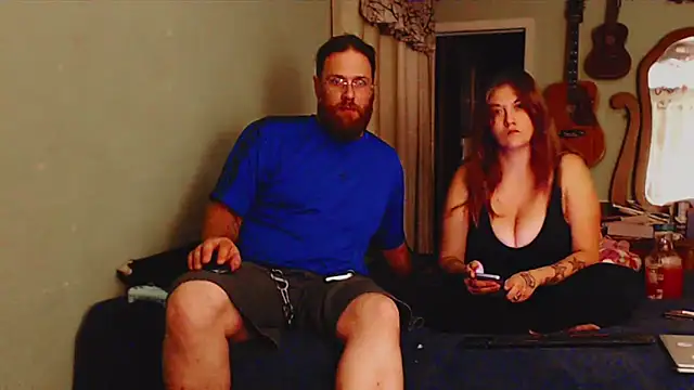 Geeznuts19 online show from October 19, 3:31 am