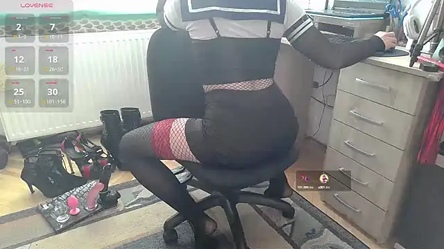 Snapshot of SissyLunaCD chatting on March 17, 3:50 pm SissyLunaCD online show from March 17, 3:50 pm