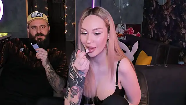 Blckmirrorr online show from December 17, 1:05 pm