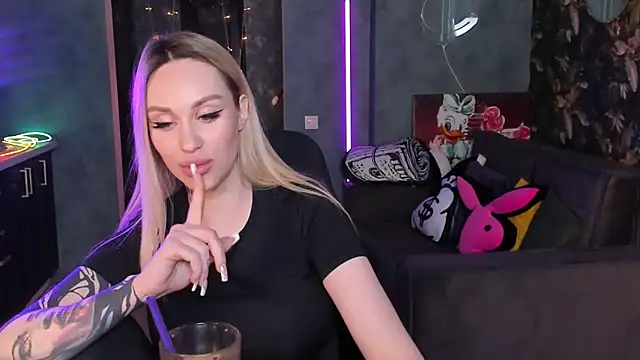 Blckmirrorr online show from April 9, 11:44 pm