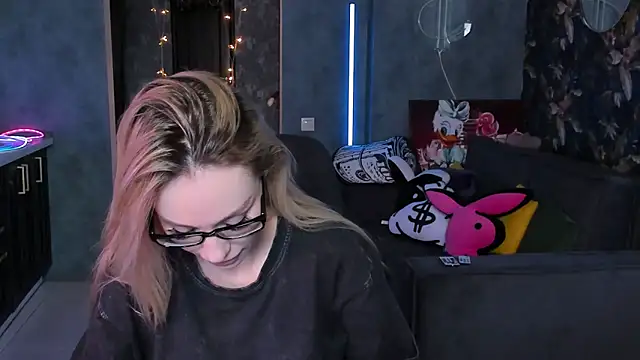 Blckmirrorr online show from March 25, 12:04 pm