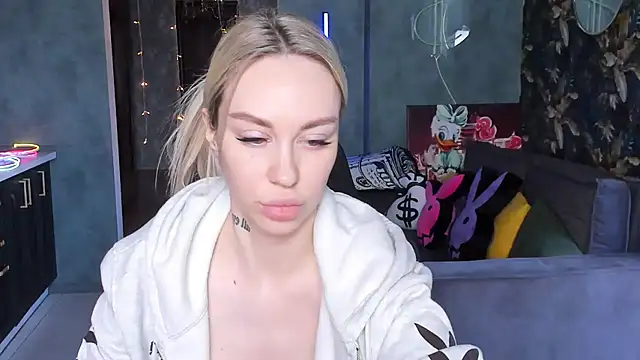 Blckmirrorr online show from April 27, 11:30 am