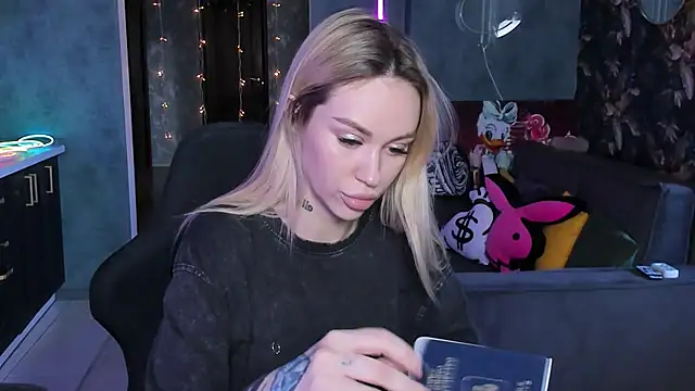 Blckmirrorr online show from April 3, 8:43 am