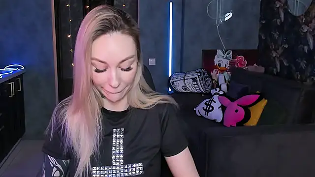 Blckmirrorr online show from March 28, 1:45 pm