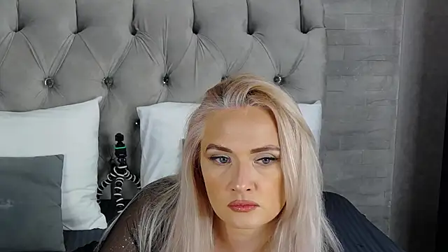 IsabellaDeRosa online show from September 28, 10:55 am