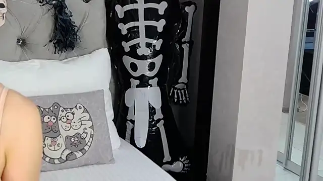 IsabellaDeRosa online show from October 19, 7:55 am