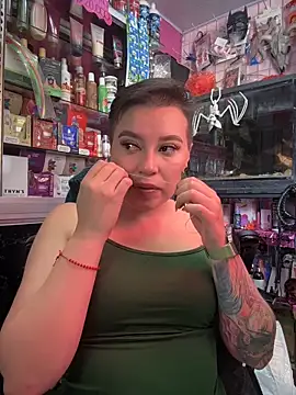 Snapshot of TamySweetness chatting on November 17, 4:11 pm TamySweetness online show from November 17, 4:11 pm