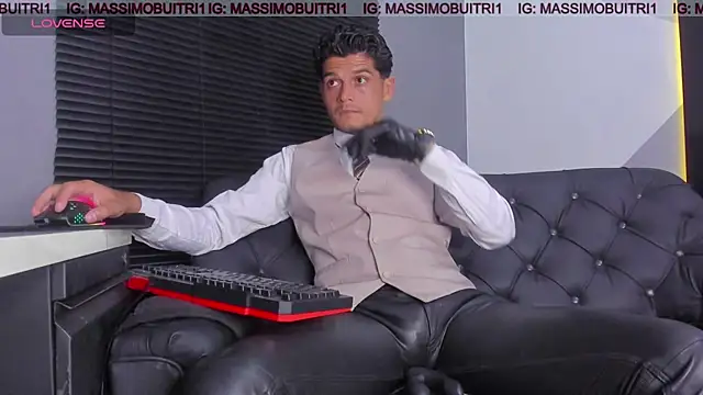 Snapshot of massimo_g chatting on July 1, 12:22 am massimo g online show from July 1, 12:22 am