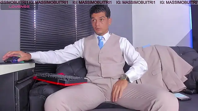 Snapshot of massimo_g chatting on June 17, 1:10 pm massimo g online show from June 17, 1:10 pm