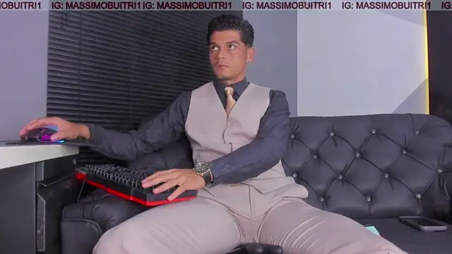 Snapshot of massimo_g chatting on June 18, 1:15 am massimo g online show from June 18, 1:15 am