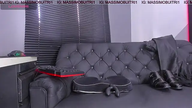 Snapshot of massimo_g chatting on June 13, 6:50 pm massimo g online show from June 13, 6:50 pm