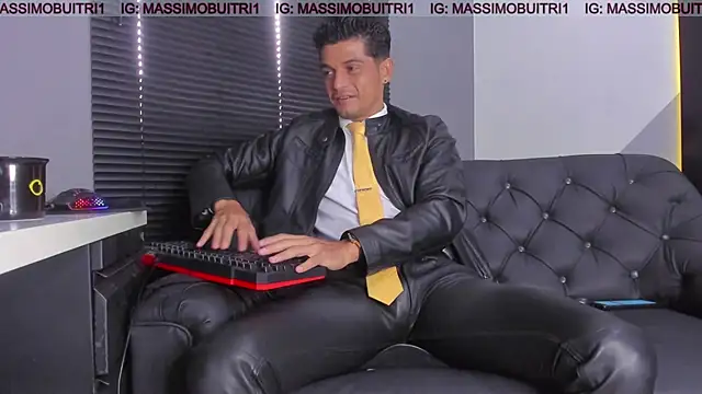 Snapshot of massimo_g chatting on June 18, 12:10 pm massimo g online show from June 18, 12:10 pm