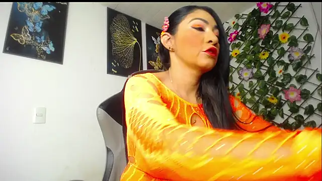 luzcastillo07 online show from November 8, 5:33 am