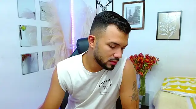 Snapshot of mathew_vidal1 chatting on February 7, 1:04 am mathew vidal1 online show from February 7, 1:04 am