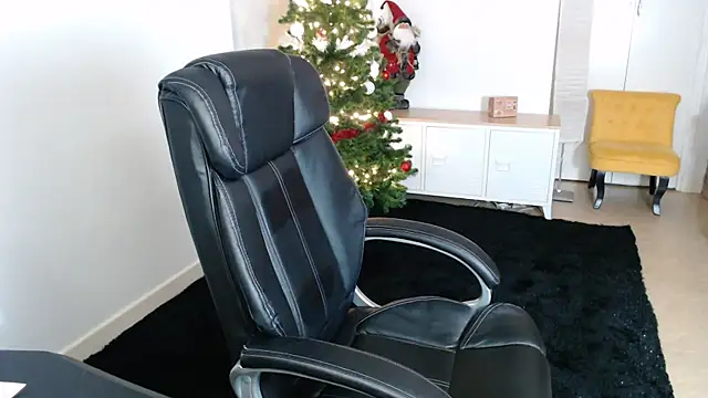 Crystal-dreamt online show from November 15, 9:35 am