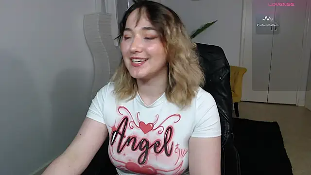 Crystal-dreamt online show from July 16, 2:03 pm