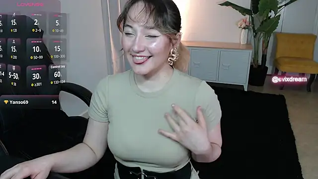 Snapshot of Crystal-dreamt chatting on May 19, 2:02 pm Crystal-dreamt online show from May 19, 2:02 pm