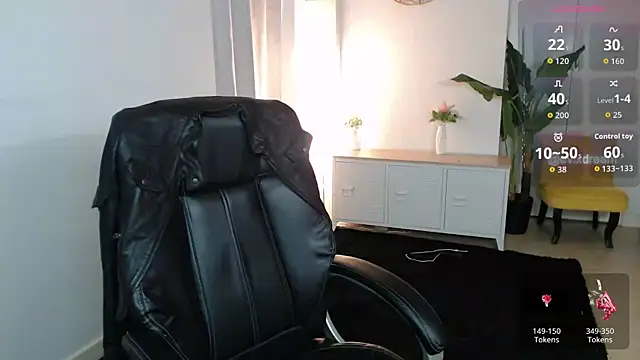 Crystal-dreamt online show from July 13, 1:54 pm