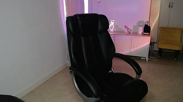 Crystal-dreamt online show from November 5, 1:25 pm