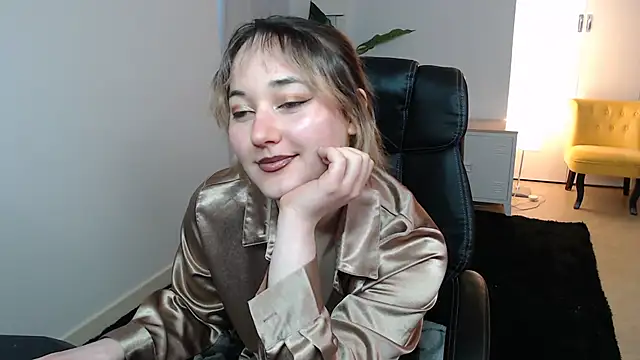 Crystal-dreamt online show from February 19, 8:33 am