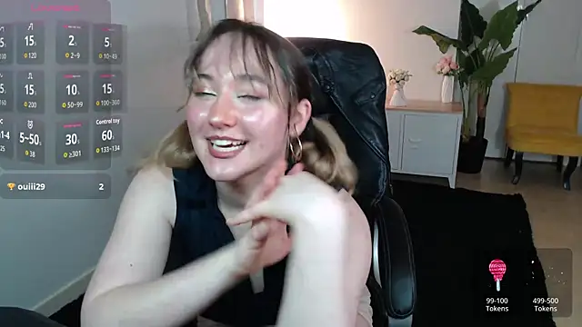 Snapshot of Crystal-dreamt chatting on May 31, 9:37 am Crystal-dreamt online show from May 31, 9:37 am