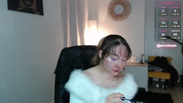 Snapshot of Crystal-dreamt chatting on April 18, 1:46 pm Crystal-dreamt online show from April 18, 1:46 pm