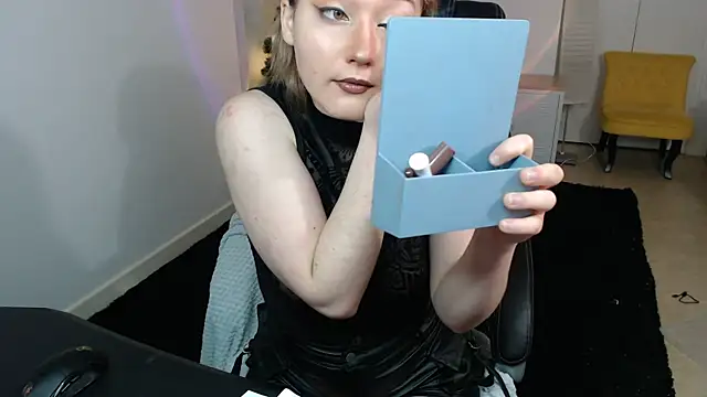 Crystal-dreamt online show from December 3, 10:03 am