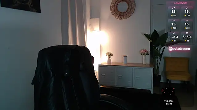 Snapshot of Crystal-dreamt chatting on May 1, 9:14 am Crystal-dreamt online show from May 1, 9:14 am