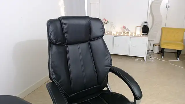 Crystal-dreamt online show from October 2, 1:36 pm