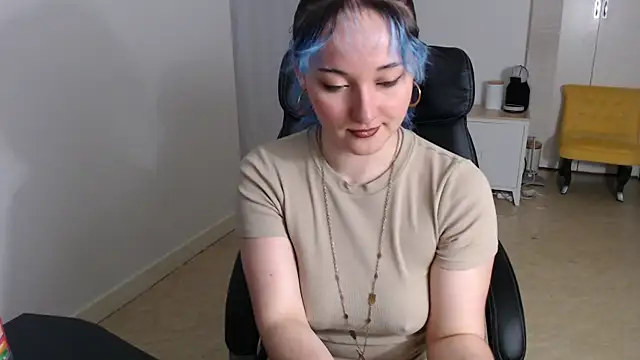 Crystal-dreamt online show from November 4, 10:30 am