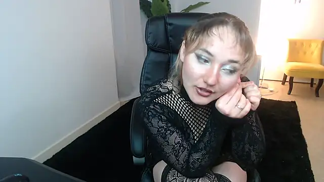 Crystal-dreamt online show from February 11, 9:53 am