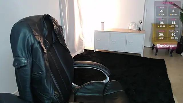 Crystal-dreamt online show from April 15, 9:59 am