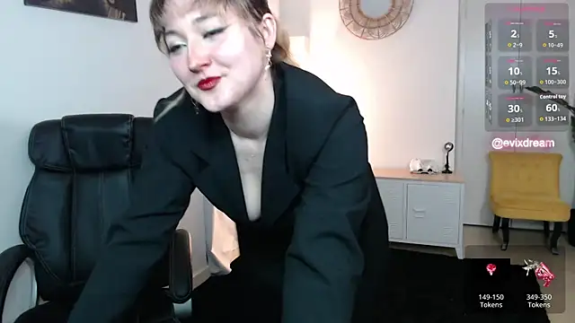 Crystal-dreamt online show from April 3, 9:27 am