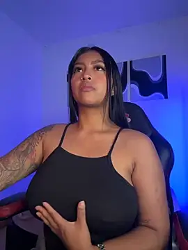 Snapshot of meganjames1 chatting on November 30, 1:50 am meganjames1 online show from November 30, 1:50 am