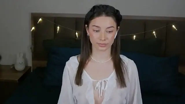 Snapshot of sinthiaroze chatting on March 21, 5:56 pm sinthiaroze online show from March 21, 5:56 pm