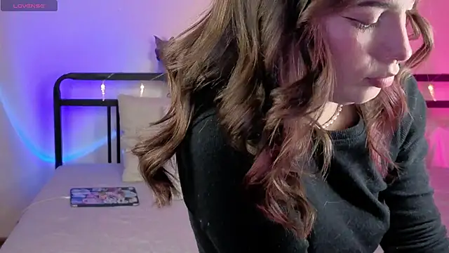 sinthiaroze online show from October 24, 7:35 pm