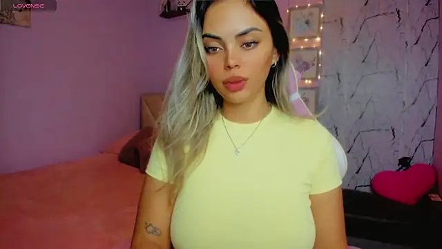 Snapshot of Gabby_prieto chatting on June 19, 1:22 am Gabby prieto online show from June 19, 1:22 am
