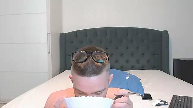 Marselle Laker online show from January 8, 1:53 am