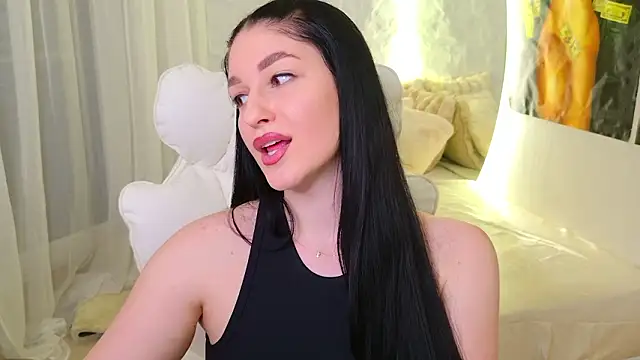 moniqque online show from March 28, 5:36 pm