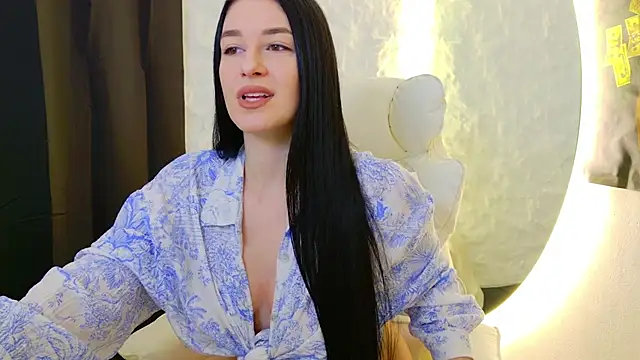 moniqque online show from October 22, 4:56 am