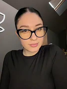 moniqque online show from November 12, 7:01 am